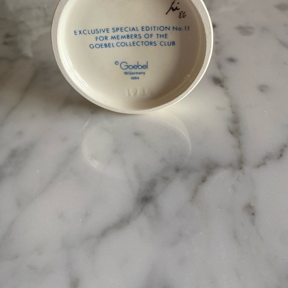 Hummel Figurine Morning Concert - Picture 7 of 7